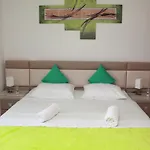 Διαμέρισμα With Terrace Grebaštica