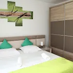 Διαμέρισμα With Terrace Grebaštica