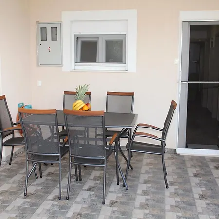 Διαμέρισμα With Terrace Grebaštica