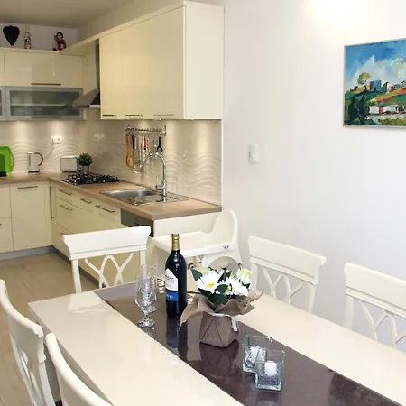 With Terrace Apartamento