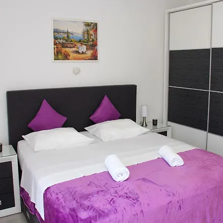 Apartamento With Terrace Grebaštica