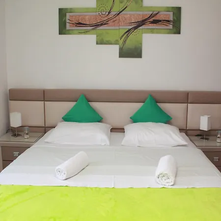 Apartamento With Terrace Grebaštica