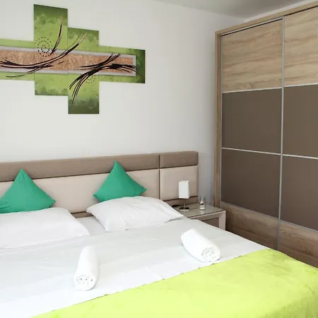 Apartamento With Terrace Grebaštica