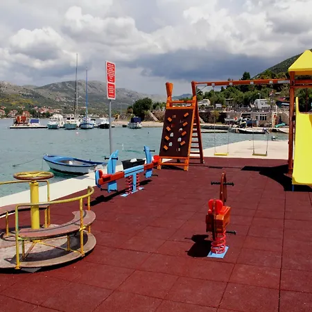 With Terrace 公寓 Grebaštica