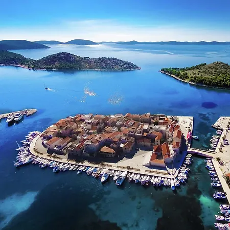 With Terrace 公寓 Grebaštica