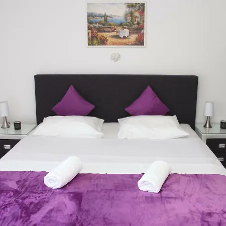 Charming In Greba Tica With Terrace