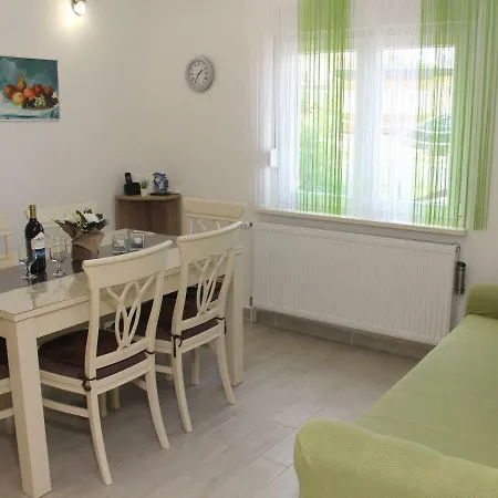 With Terrace 公寓 Grebaštica