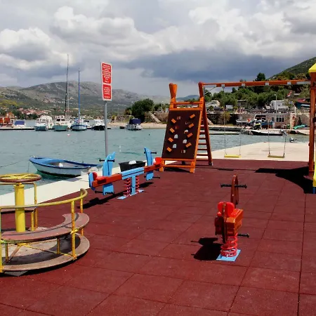 公寓 With Terrace *