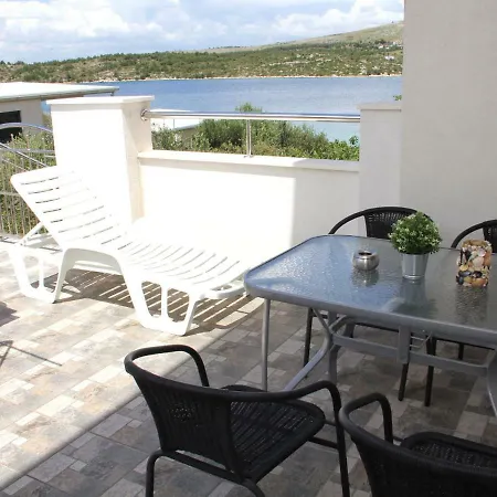 Charming In Greba Tica With Terrace Apartment