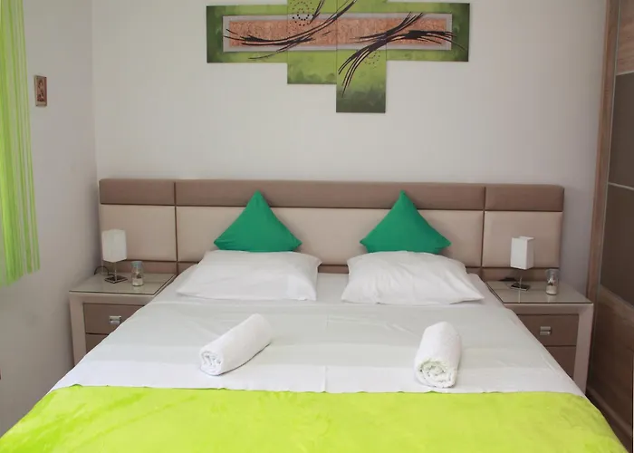 Apartman With Terrace Grebastica