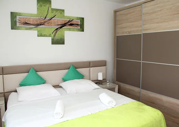 Apartman With Terrace Grebastica