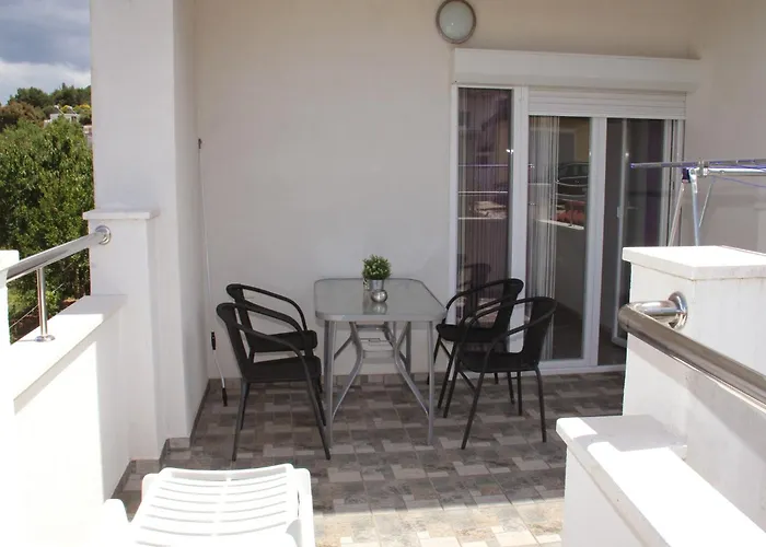 With Terrace Apartman *