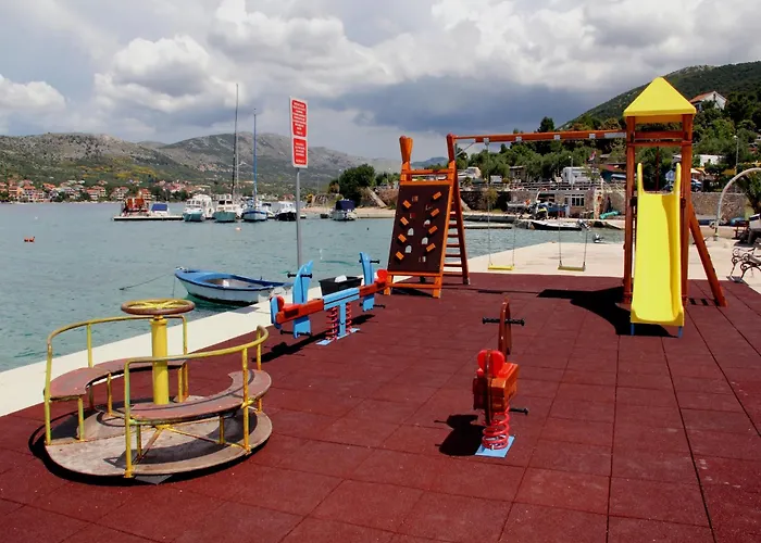 With Terrace 公寓 Grebaštica